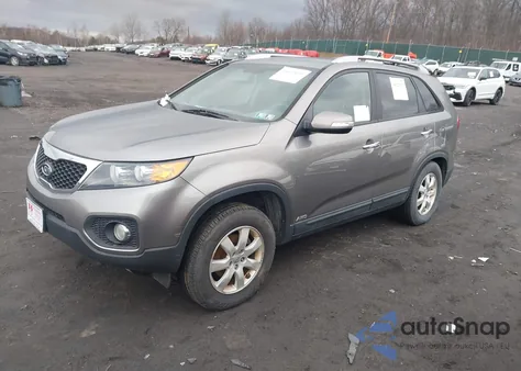 2013 Kia Sorento Lx z USA, uszkodzony, nr VIN 5XYKTDA69DG385584